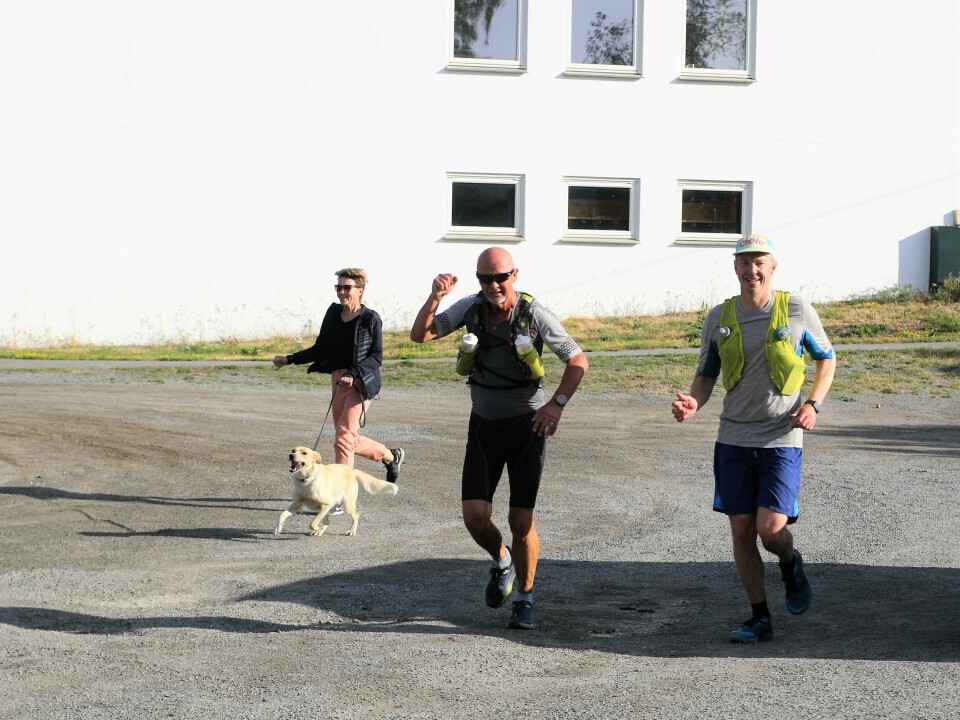 Amund Hagen Kristiansen først gjennom St.Hansnatta i HHT Ultra Per-Einar Roth og Lars H Ringnes.jpg