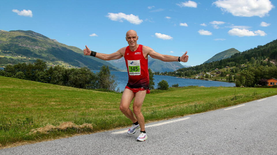 Åsmund Kleivenes er på vei mot mål i Vassenden i en tidligere utgave av Jølster Maraton. (Foto: Arne Dag Myking) Åsmund Kleivenes er på vei mot mål i Vassenden i en tidligere utgave av Jølster Maraton. (Foto: Arne Dag Myking)