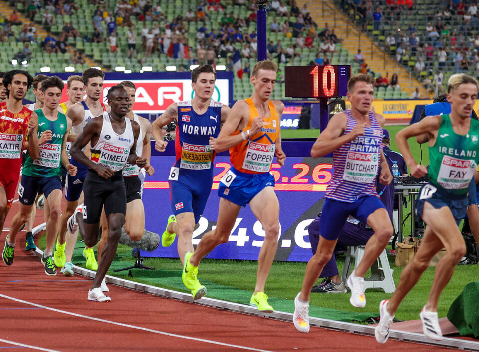Suverene Jakob Ingebrigtsen vant igjen - han hadde 53,72 på siste 400 m Løpsfelt.jpg