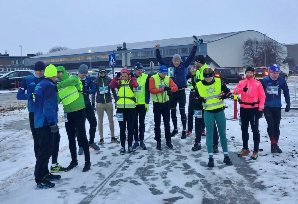 Start på halvmaraton med 15 løpere i feltet. (Foto: Monika Kransvik) Start på halvmaraton med 15 løpere i feltet. (Foto: Monika Kransvik)