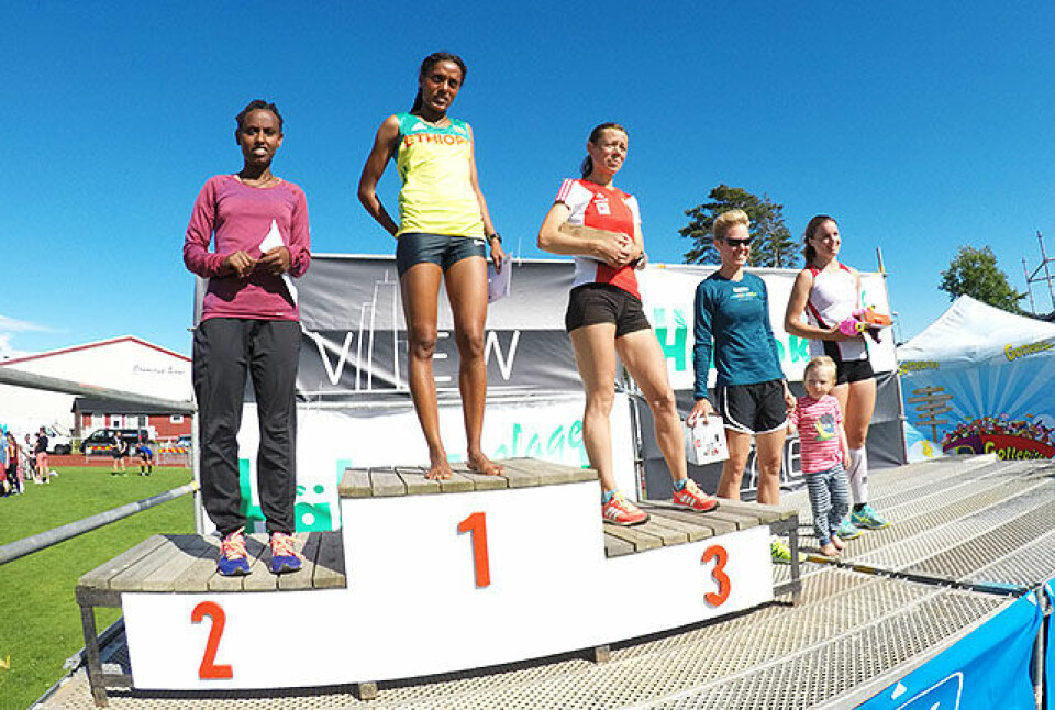 Sommeridyll i Strømstadmilen 10km-GOPR1323-kvinner-pall.jpg
