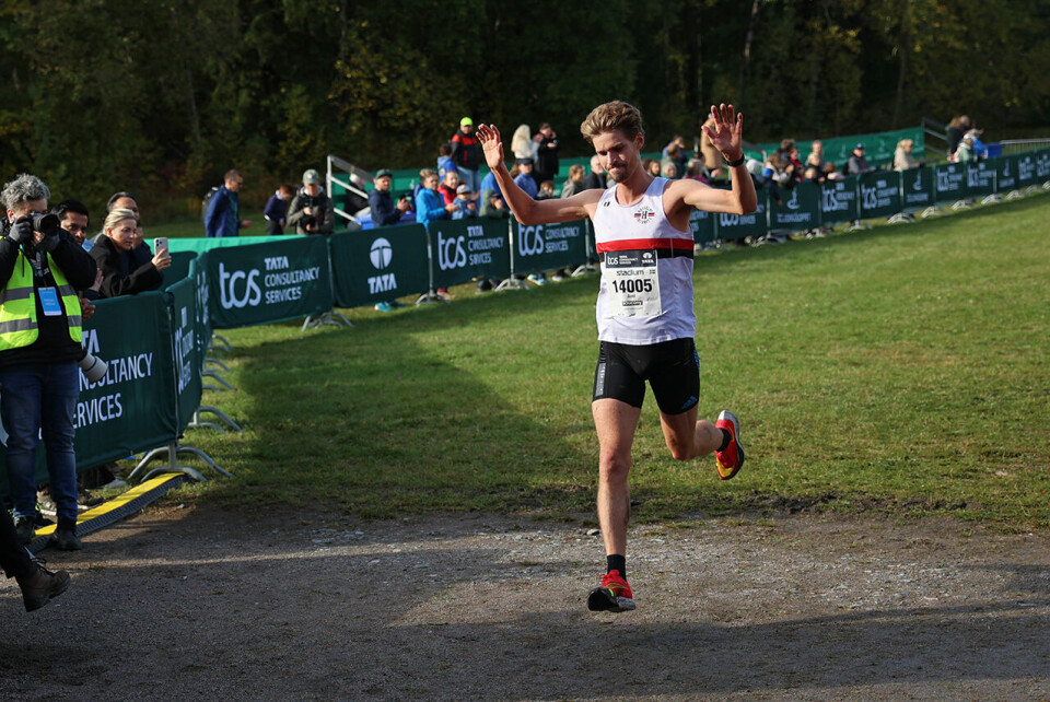 Tom Erling Kårbø og Senay Fissehatsion høyt oppe i Lidingöloppet axel-djurberg-nummer-2.JPG