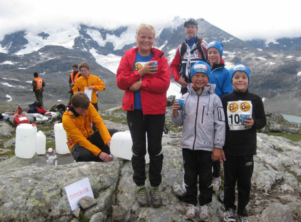 Anita H Evertsen vann Fanaråken Opp 640_Drikkestasjon1600moh_FotoAJD
