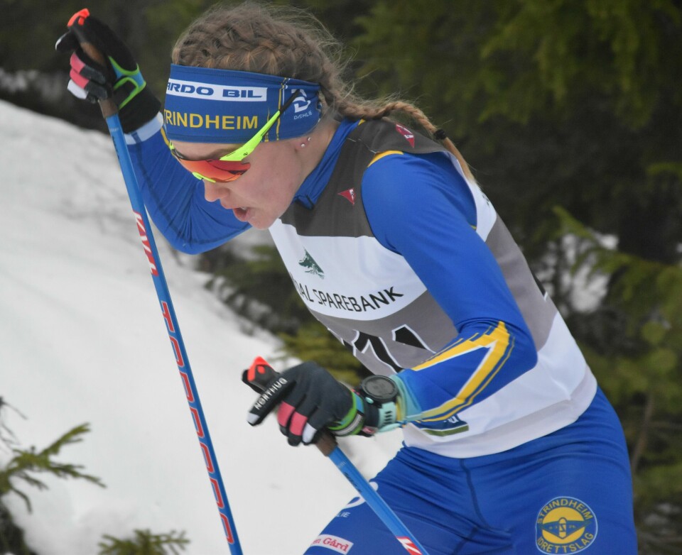 Det var mange sterke løpere med i Rindalsrennet. Her ser vi Berit Mogstad i flotte motbakkeklyv på vei mot 3. plass i kvinner senior. (Foto: Rindal IL) Det var mange sterke løpere med i Rindalsrennet. Her ser vi Berit Mogstad i flotte motbakkeklyv på vei mot 3. plass i kvinner senior. (Foto: Rindal IL)