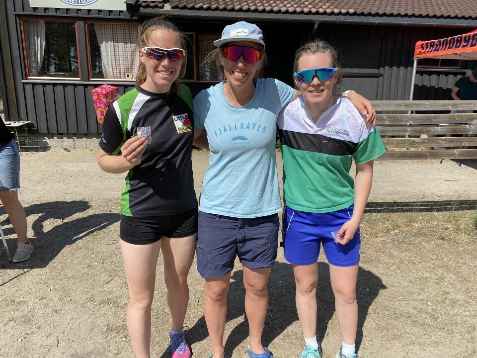 Johansson og Lucasen vant KM mellomdistanse for Innlandet O-krets Medaljevinnere D21 Emilie Westli Andersen 2 Sofie Johansson 1 og Evine Westli Andersen 3.jpg
