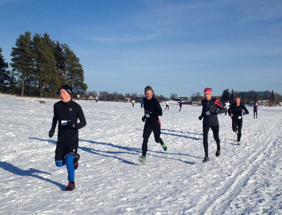 Ungdommen stormet over isen