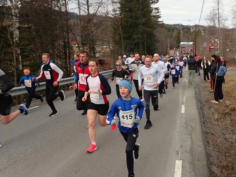 Flott vårdag på Åbogen med 774 deltakere i det 41. Baksjøløpet 7 enda flere løpere.JPG