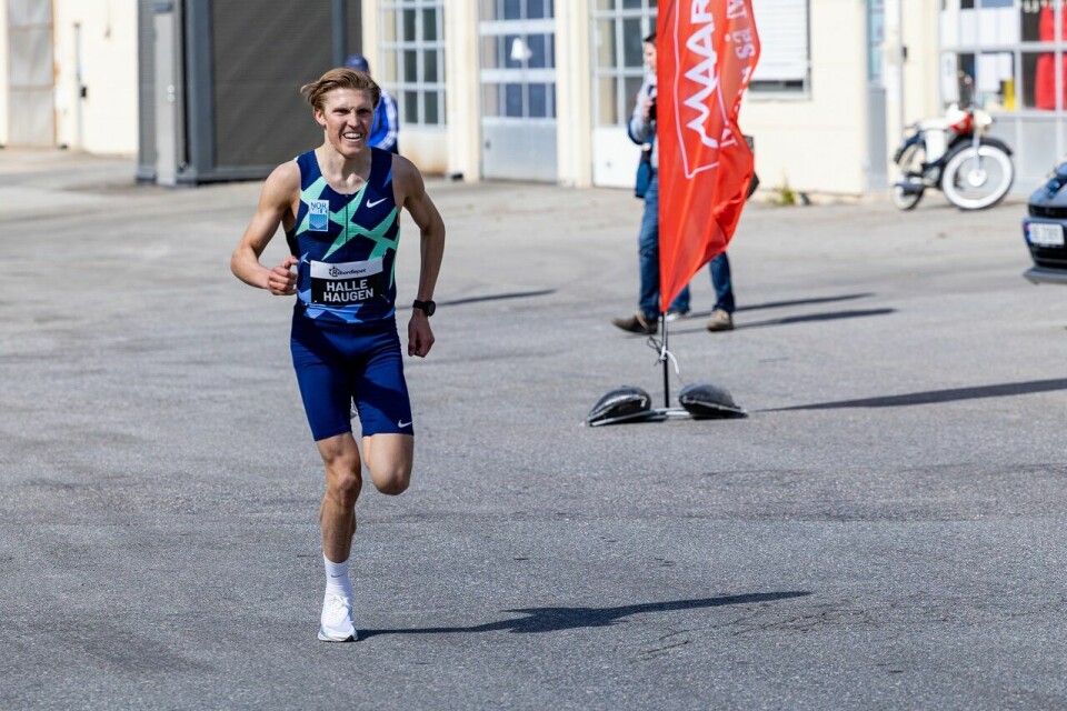 Karoline Bjerkeli Grøvdal under v-rekorden på 5 km gateløp Rekordl¢pet Maarud (2).jpg