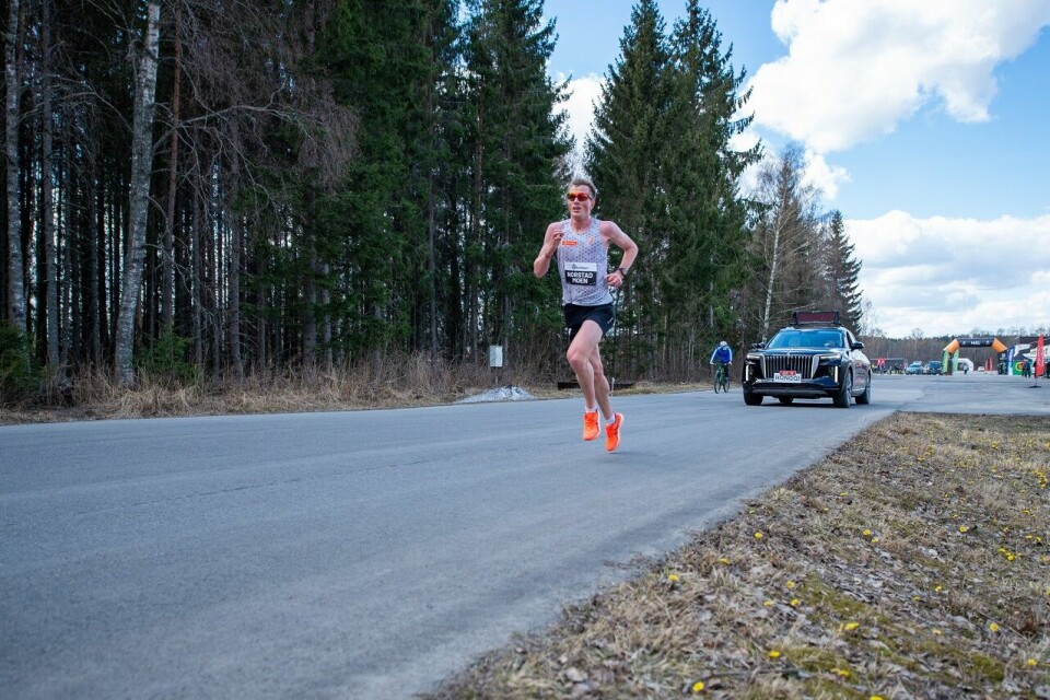 Karoline Bjerkeli Grøvdal under v-rekorden på 5 km gateløp Rekordl¢pet Maarud (14).jpg