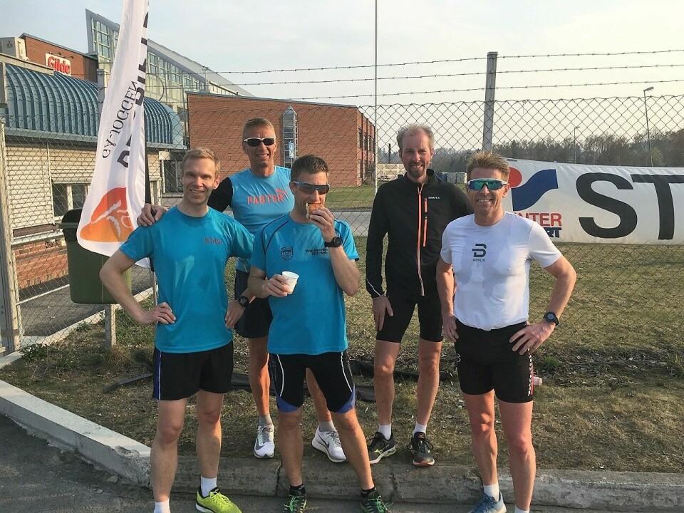 Fem raske menn på Rudshøgda onsdag (fra v.): Jo Reistad, Håkon Amb, Thomas Pedersen, Jan Hovde og Tommy Mikkelsen (Foto: Arild Dahl) Fem raske menn på Rudshøgda onsdag (fra v.): Jo Reistad, Håkon Amb, Thomas Pedersen, Jan Hovde og Tommy Mikkelsen (Foto: Arild Dahl)