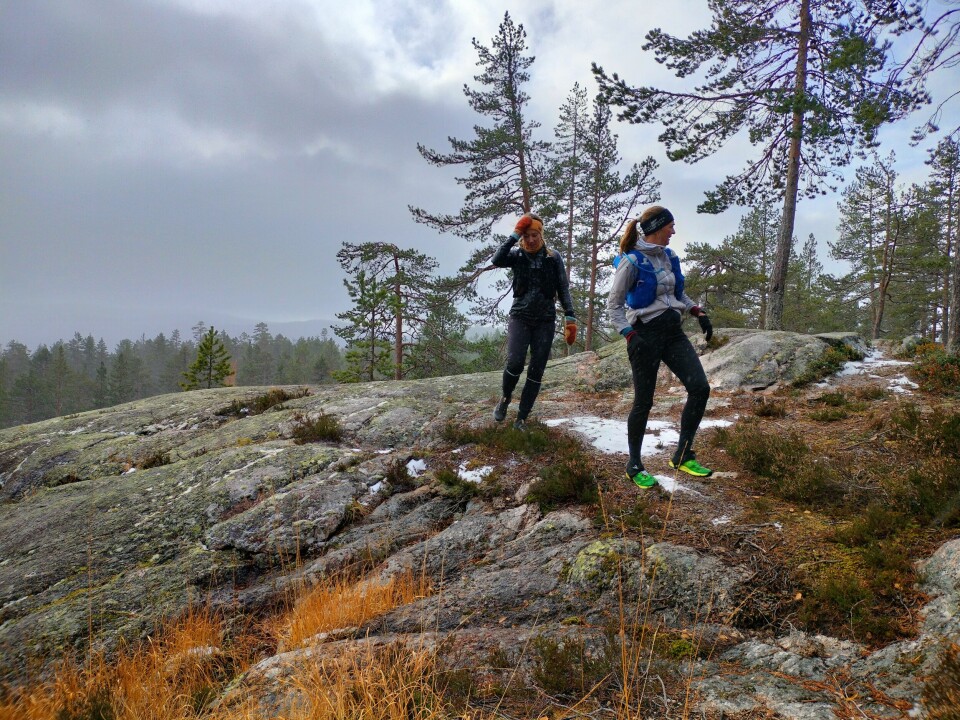 Løpslederne Randi Aalgaard og Charlotte Rübberdt tester et parti i løypa som går fra Moss til Nesodden. Løpslederne Randi Aalgaard og Charlotte Rübberdt tester et parti i løypa som går fra Moss til Nesodden.