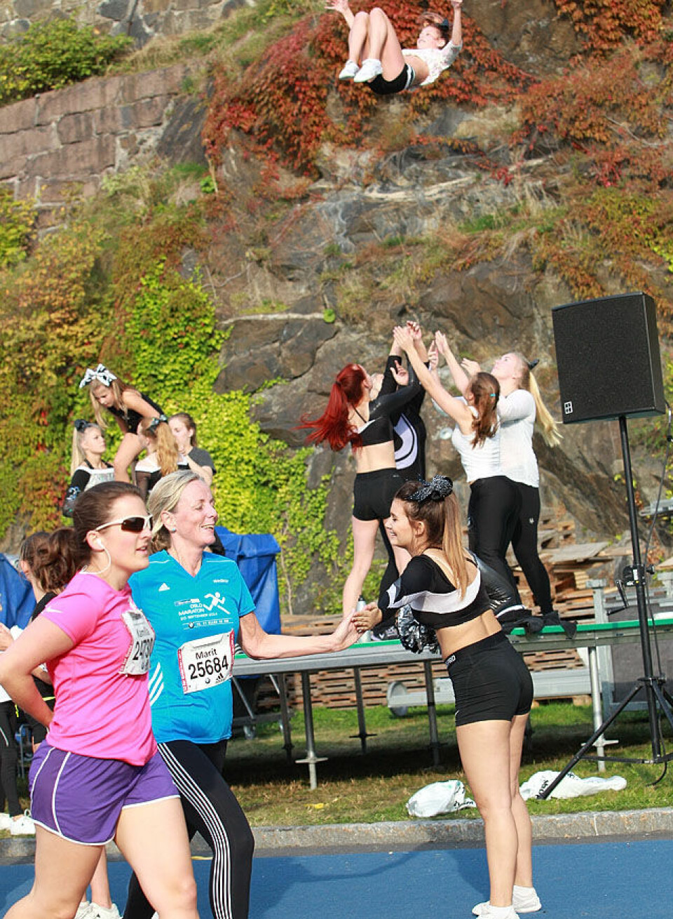 Oslo Maraton: Trippel Tjalve på 10 km 10km_chairleaders_A20G5801.jpg