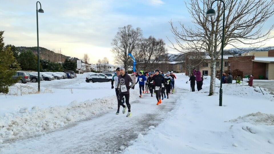 Ålesund Nyttårsmaraton på vinterføre Halv_tet_start