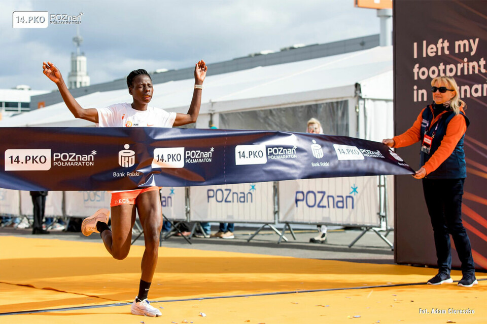 6. plass og 1.02.28 på Sondre Nordstad Moen i Poznan Halvmaraton Poznan-Marcyline-CHELANGAT-foto-Adam-Ciereszko.jpg