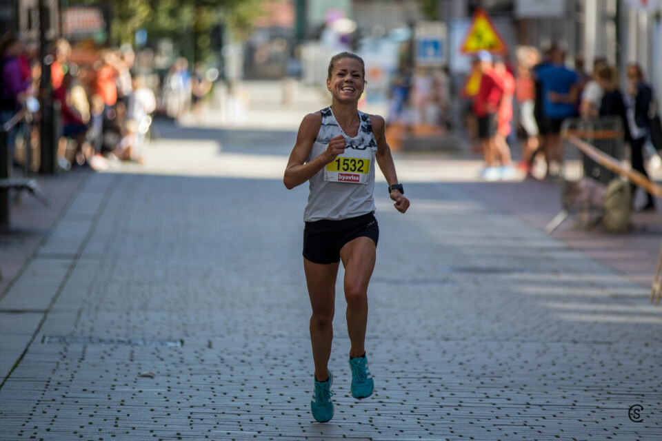 Sterke vinnertider i 2XU Drammen halvmaraton Ida_Bergsløkken.jpg