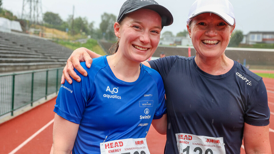 Linda Lein og Inga-Lill Olson Trædal har nettopp kommet seg i mål etter sin 5 km i regnværet i denne Sommerkarusellen. (Alle foto: Arne Dag Myking) Linda Lein og Inga-Lill Olson Trædal har nettopp kommet seg i mål etter sin 5 km i regnværet i denne Sommerkarusellen. (Alle foto: Arne Dag Myking)