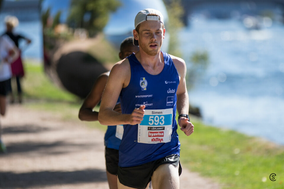 Sterke vinnertider i 2XU Drammen halvmaraton Simen_Næss_Berge.jpg