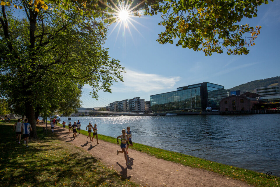 Sterke vinnertider i 2XU Drammen halvmaraton Elelangs_5km.jpg