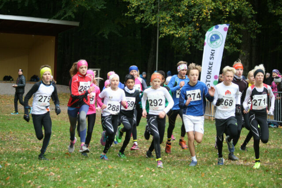 Starten har gått på 2,4 km for jenter og gutter 13 år Starten har gått på 2,4 km for jenter og gutter 13 år