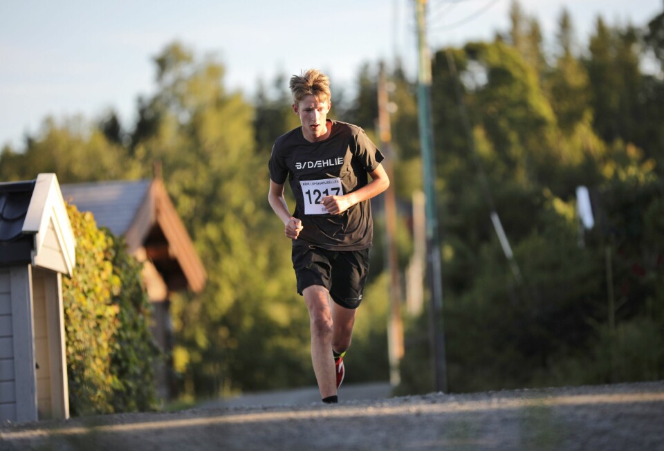 Overlegen seier til Karoline Næss i ABIK-karusellen på Råholt ABIK Råholt nummer 1217 700 meter fra mål.jpg