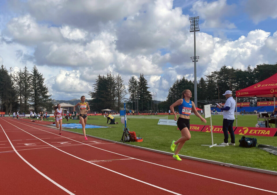 Junior-NM: Ina Halle Haugen og Thea Charlotte Knutsen vant 3000 meter 3000m ku20 - maalgang.jpg