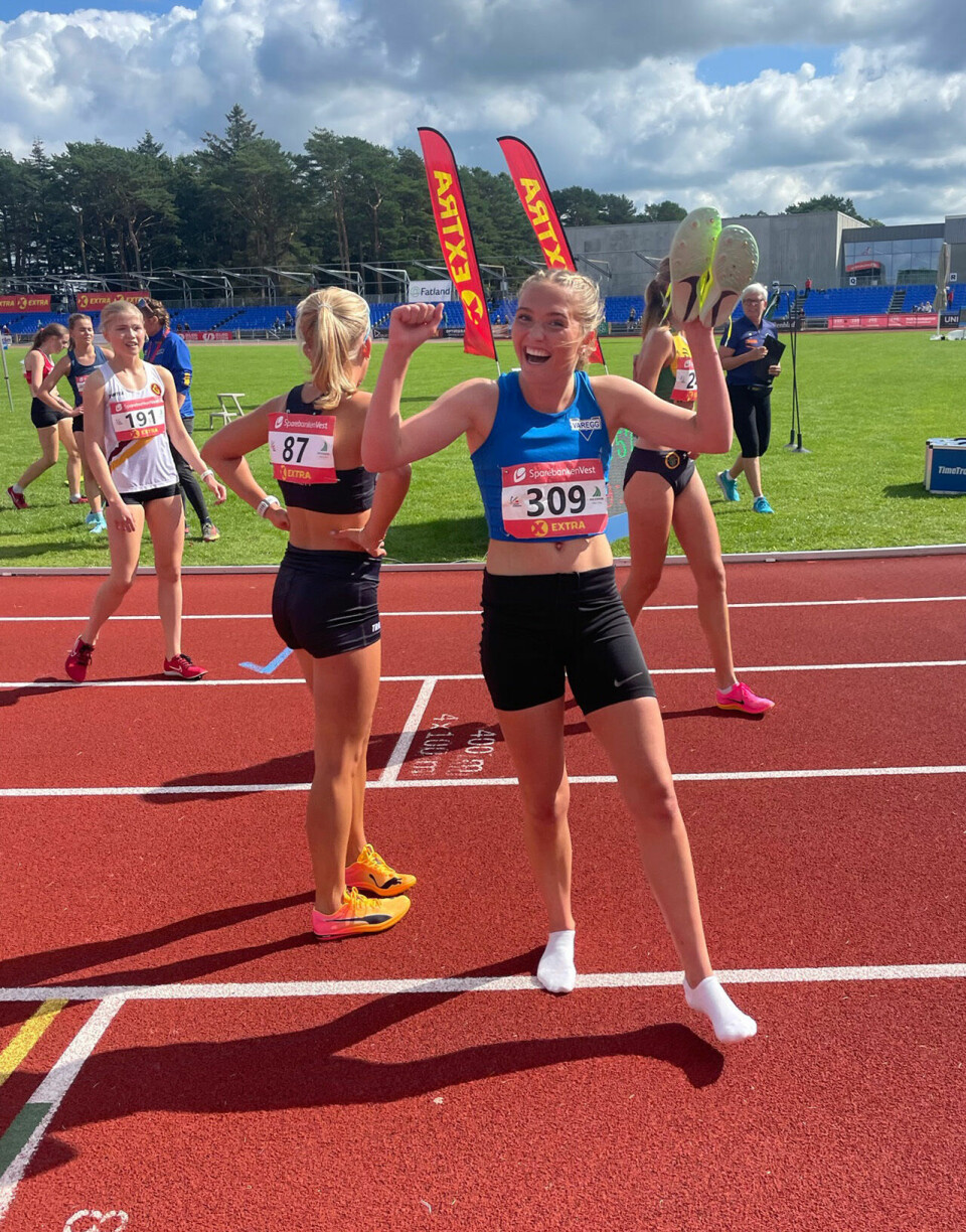 Junior-NM: Ina Halle Haugen og Thea Charlotte Knutsen vant 3000 meter 3000m ku20 - fornoyd vinner.jpg