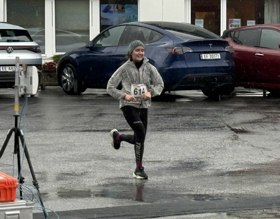 Det første sommerløpet i Ålesund gikk i kraftig regnvær 5km_Mina_Bratvold