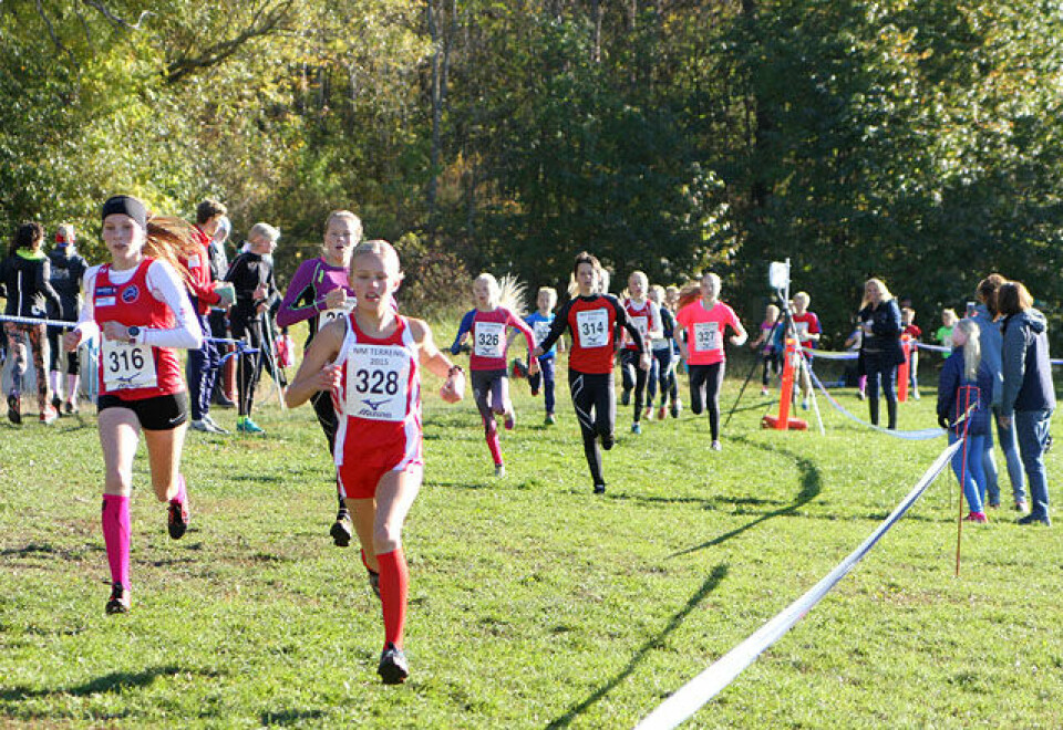 Gull til Kristin Størmer Steira og Henrik Ingebrigtsen i NM terreng Barneloep_etter_200m_IMG_0515.jpg