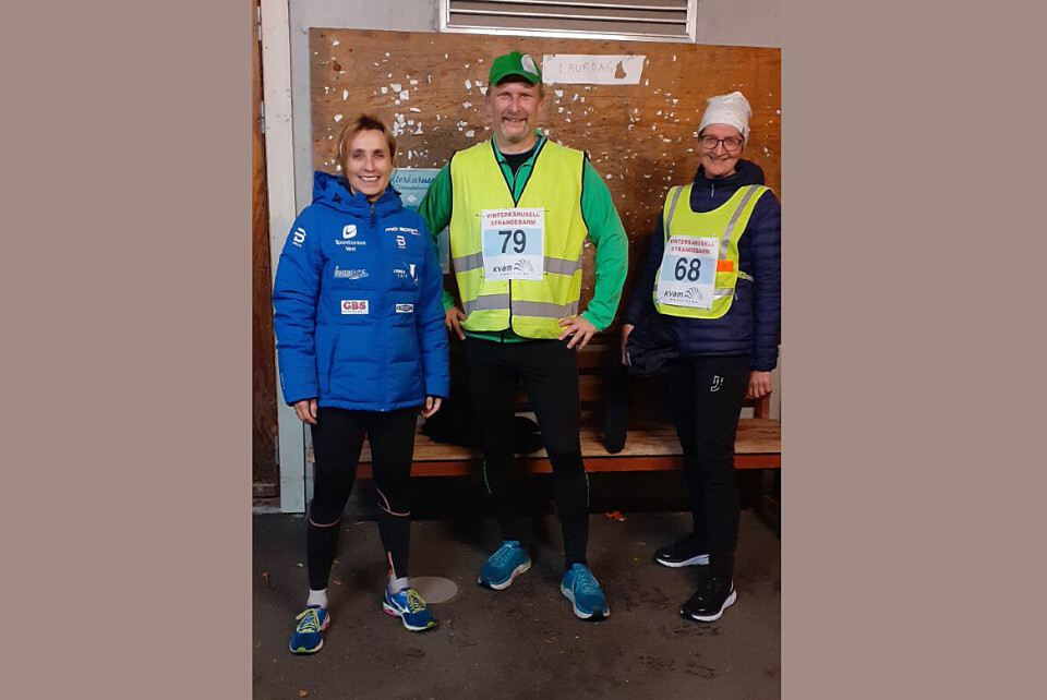 Tre glade løparar på Vinterkarusellen; f.v. Torild Kveberg, Ketil Karlsen og Bodil Stranden. Dei tre er også arbeidkollegar på Bedriftshelsetenesta i Kvam. (Foto: Johannes Skogseide Børsheim) Tre glade løparar på Vinterkarusellen; f.v. Torild Kveberg, Ketil Karlsen og Bodil Stranden. Dei tre er også arbeidkollegar på Bedriftshelsetenesta i Kvam. (Foto: Johannes Skogseide Børsheim)
