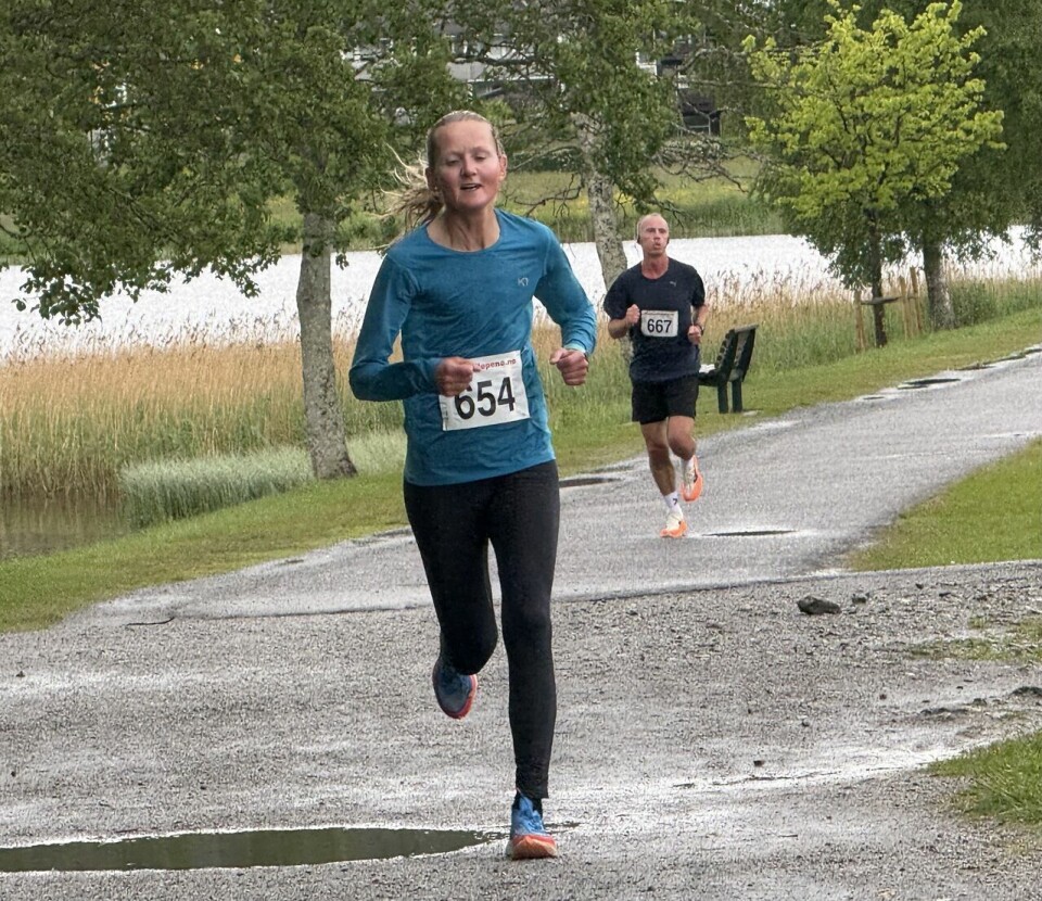 Det første sommerløpet i Ålesund gikk i kraftig regnvær 10km_Louise_Skak