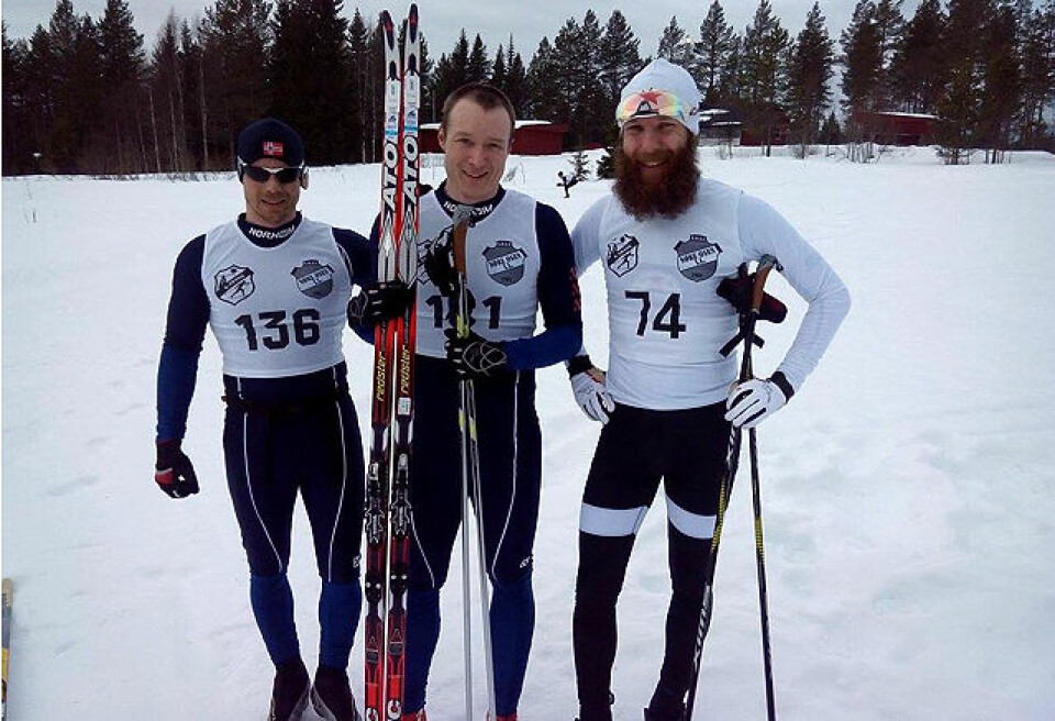 De tre raskeste racerne i Munksjørennet palmesøndag: Erlend Olsen flankert av Erland Kristiansen (til venstre) og Atle Rømo. (Foto: Ingar Kristiansen) De tre raskeste racerne i Munksjørennet palmesøndag: Erlend Olsen flankert av Erland Kristiansen (til venstre) og Atle Rømo. (Foto: Ingar Kristiansen)