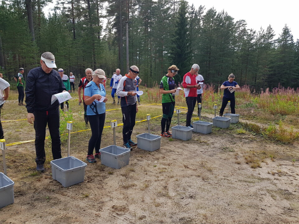 Klart til start for bl.a. Nina Smedstad (til høyre) som vant D 5,5 km. Klart til start for bl.a. Nina Smedstad (til høyre) som vant D 5,5 km.