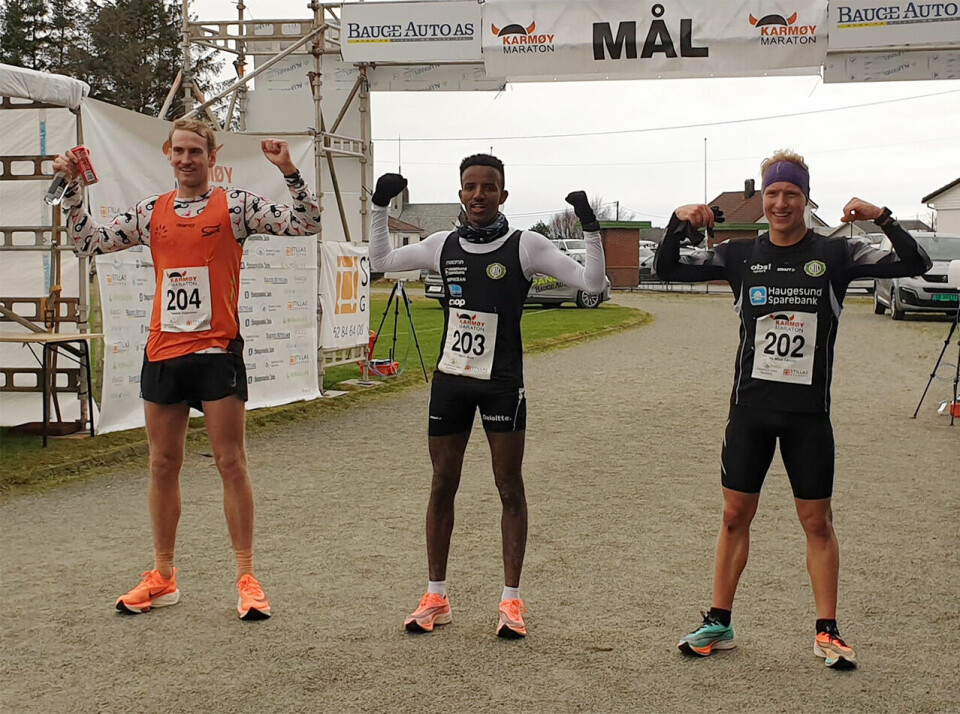 2.49.41 og norsk årsbeste av Maryna Novik i Karmøy Maraton Pallen_menn_halv.jpg
