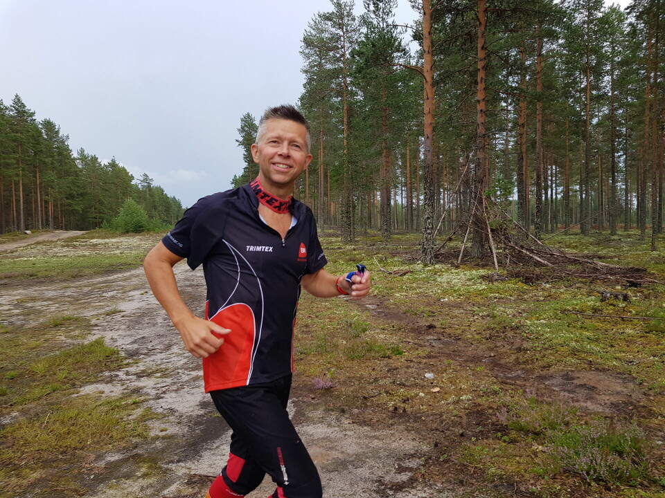 Lettløpt furumo i ukas bedrifts o-løp i Elverum Kenneth Bilstad varmer opp og vant H 5,5 km.jpg