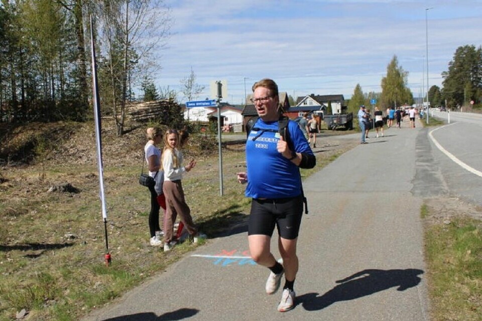 Thomas Jansrud er en svært ivrig kilometer-sanker året rundt i Elverum og logger kilometer både gående og løpende. (Foto: Line Viola Havammen) Thomas Jansrud er en svært ivrig kilometer-sanker året rundt i Elverum, og logger kilometer både gående og løpende. (Foto: Line Viola Havammen)