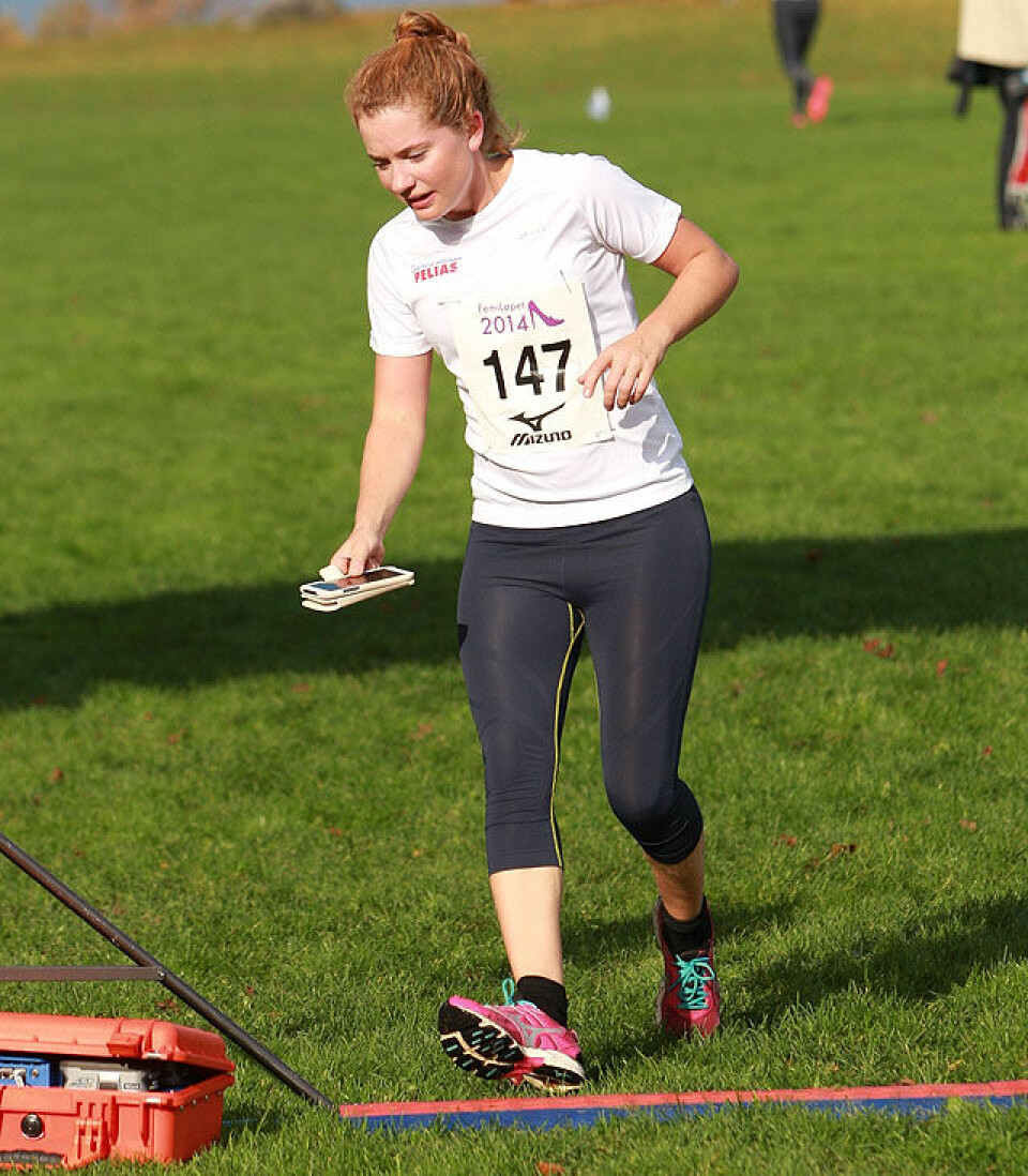 FemiLøpet med fin debut i vakre omgivelser på Ekeberg Mari_Svendsen_med_mobil_passering5km_nr3_10km_A20G0662.jpg