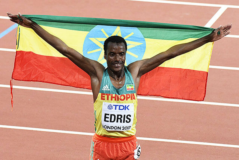 Mo Farahs regjeringstid er over - avslutta med sølv på 5000 m 5000-edris-flagg_50D6029.jpg