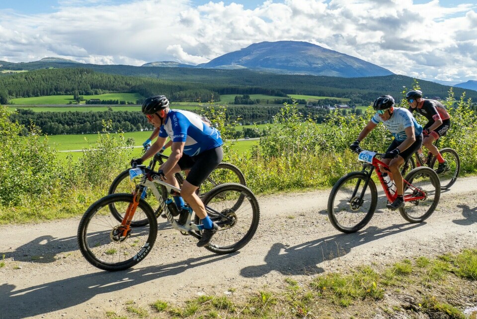 Etter Hans kom sola fram og lyste opp omgivelsene med Tron i bakgrunnen da TransØsterdalen kom i gang fredag. (Foto: Håkon Trønnes) Etter Hans kom sola fram og lyste opp omgivelsene med Tron i bakgrunnen da TransØsterdalen kom i gang fredag. (Foto: Håkon Trønnes)