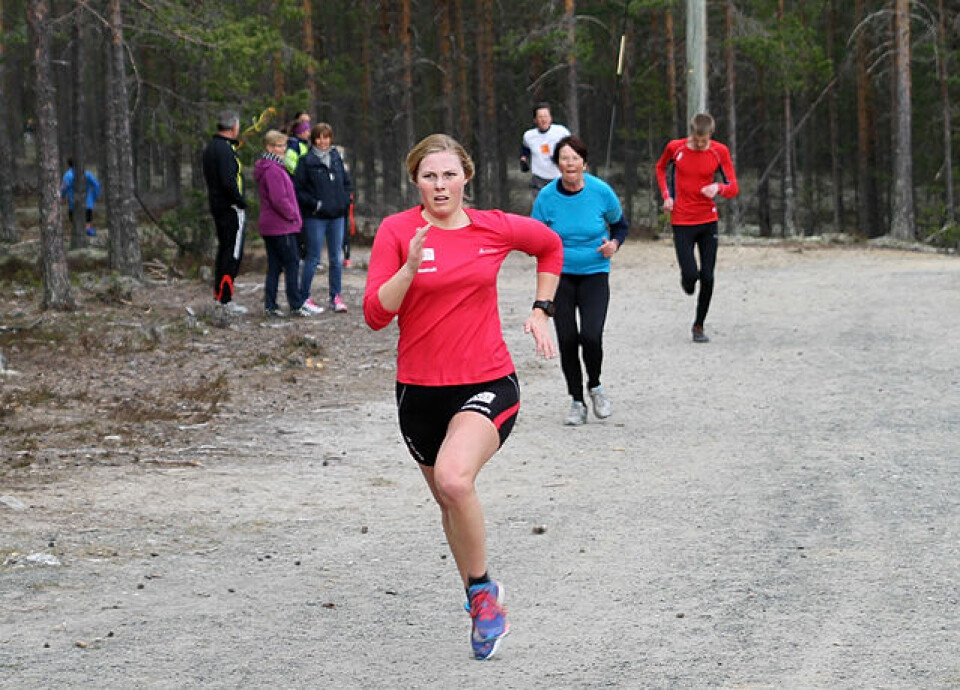 180 løp i gang Elverumtrimmen Lene_Aadlandsvik_spurt.jpg