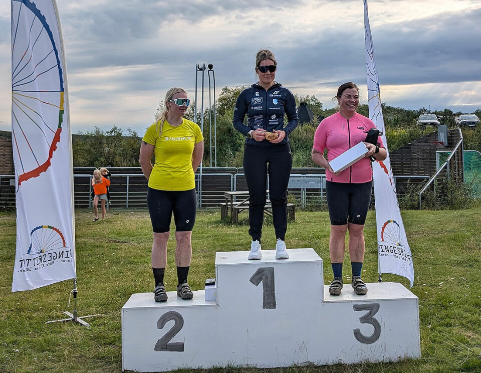 Bingesrittet i Kautokeino: artig, artig, artig! Pallen_kvinner.jpg