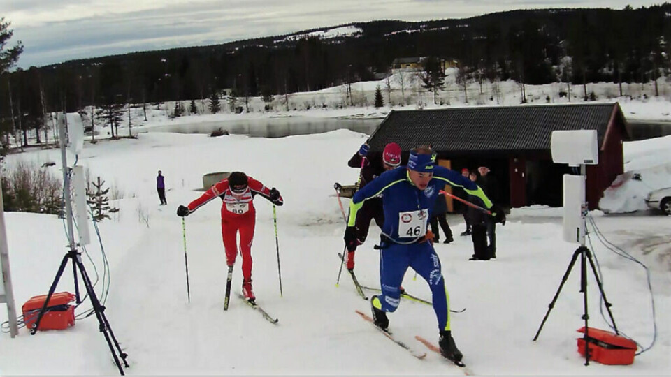 Svenke Axel Bergsten (46) hårfint foran landsmennene Markus Jönsson (80) og Adam Steen ved Søre Osen samfunnshus lørdag. (Målfoto: EQ Timing)). Svenke Axel Bergsten (46) hårfint foran landsmennene Markus Jönsson (80) og Adam Steen ved Søre Osen samfunnshus lørdag. (Målfoto: EQ Timing)).