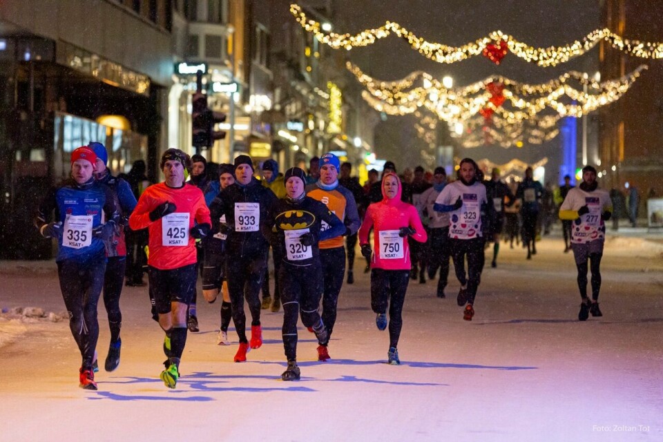 Sør-afrikanske Liny-Lee Folscher (750) var best av over 300 kvinner i Polar Night Half Marathon som hun vant på 1:28:58. (Foto: Zoltan Tot) Sør-afrikanske Liny-Lee Folscher (750) var best av over 300 kvinner i Polar Night Half Marathon som hun vant på 1:28:58. (Foto: Zoltan Tot)
