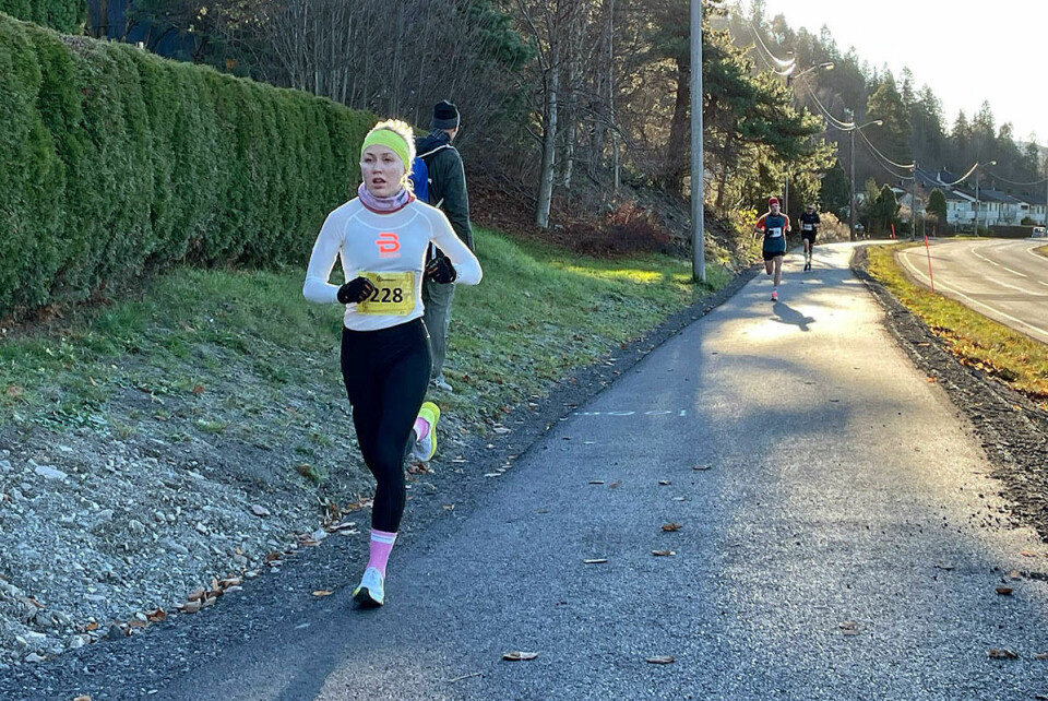 Helene Støle Melsom inn til en klar seier i kvinneklassen på halvmaraton, (Alle foto: arrangøren) Helene Støle Melsom inn til en klar seier i kvinneklassen på halvmaraton, (Alle foto: arrangøren)