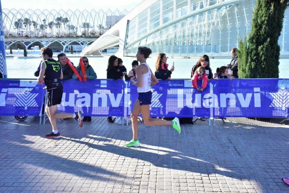 2:06:17 av Sondre Nordstad Moen i Valencia da 82 norske løp maraton Nina_Wavik_Ytterstad_løypa2.jpg