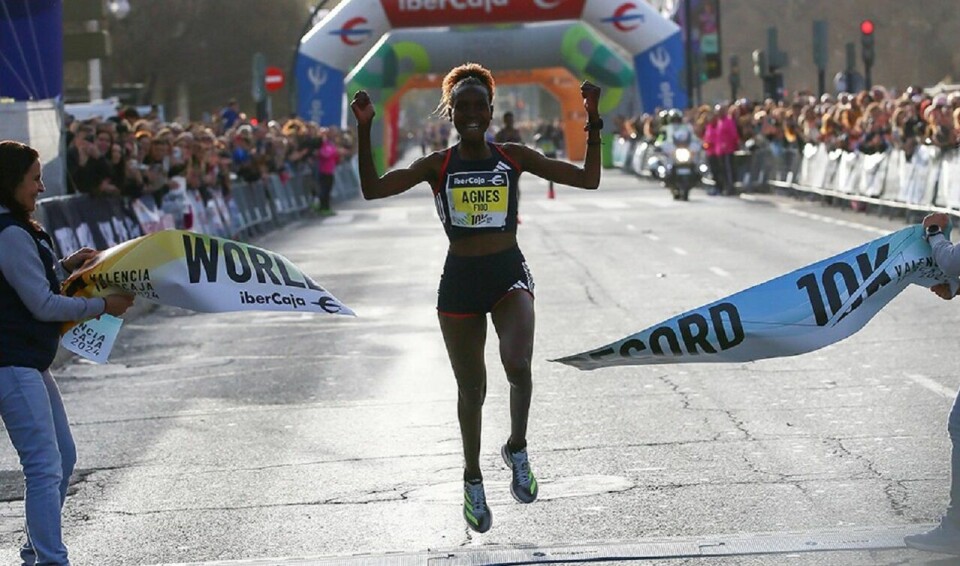 Agnes Jebet Ngetich bryter 29-minutters barrieren i Valencia. (Foto: 10K Valencia Ibercaja) Agnes Jebet Ngetich bryter 29-minutters barrieren i Valencia. (Foto: 10K Valencia Ibercaja)