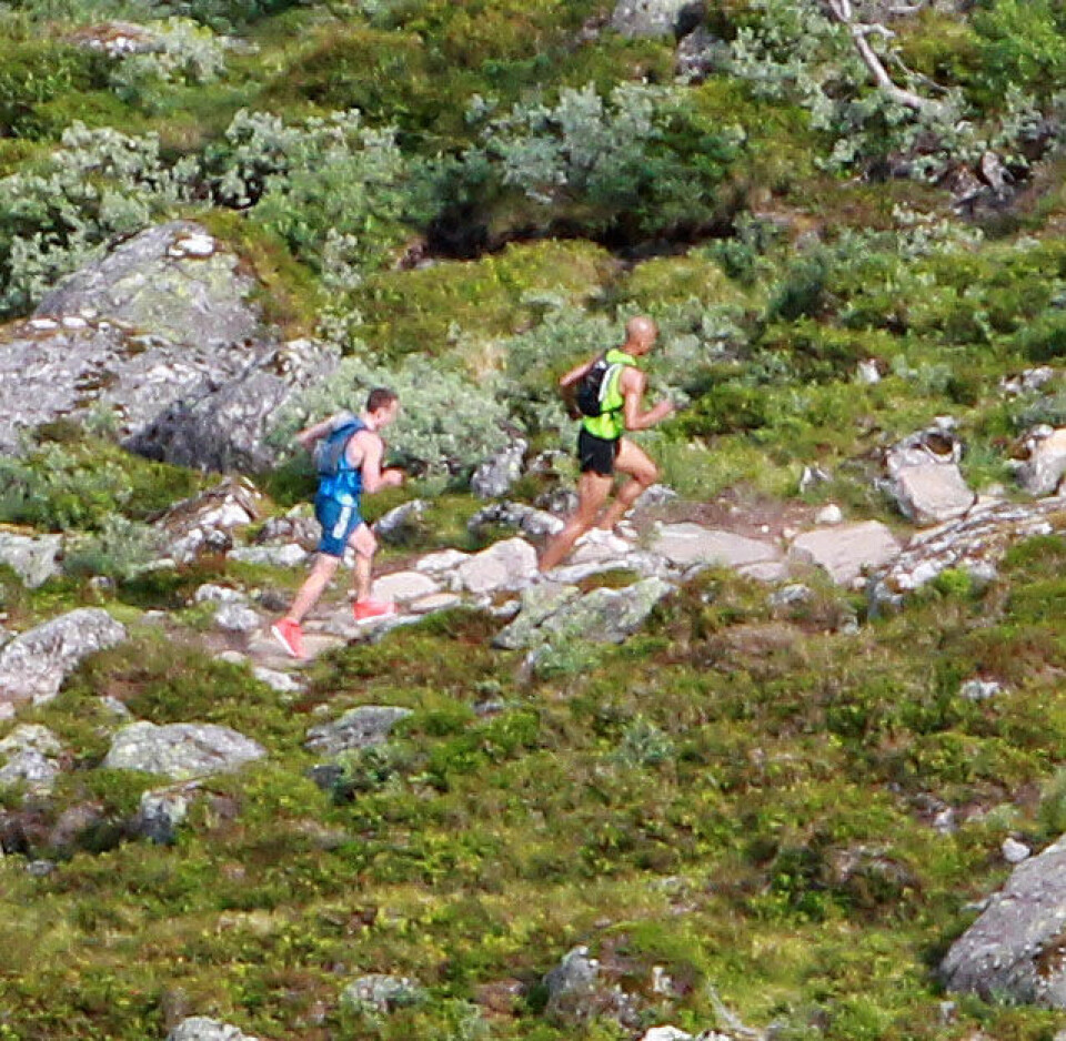 Tre norske pallplasser i Skåla Opp, men utlendingene gikk til topps Gray_og_Bugge_1km_unna_A20G6774.jpg