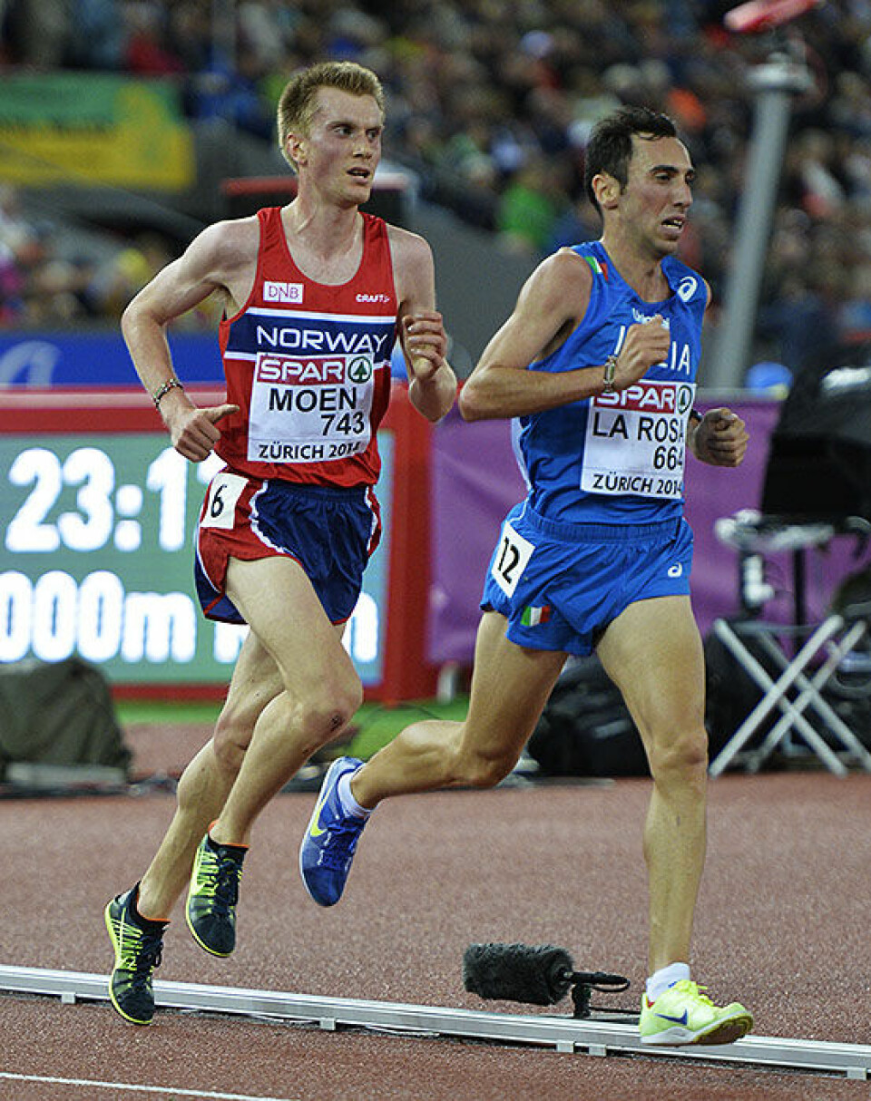 Ny britisk 10 000 m-triumf - Sondre Nordstad Moen på niende 10000-menn-Moen-med-drahjelp_D4N3338.jpg