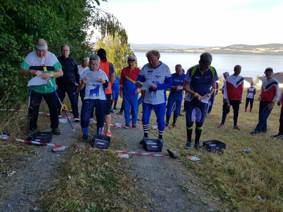 Sommervarme på bedriftsorienteringsløp fra Kapp skole Klare til start.jpg