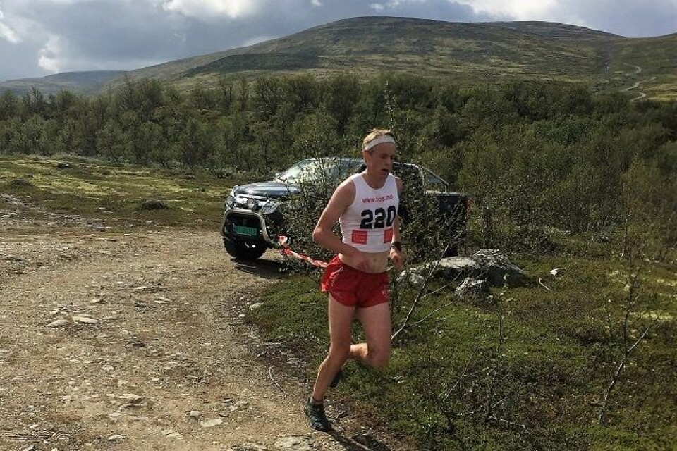 Jon Aukrust Osmoen alene i tet oppunder Hummefjellet søndag. (Foto: Pål-Erik Langøigjelten) Jon Aukrust Osmoen alene i tet oppunder Hummefjellet søndag. (Foto: Pål-Erik Langøigjelten)