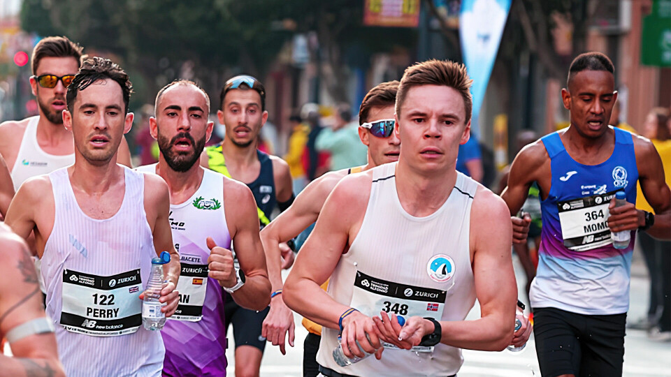 Erik Lomås (348) løp inn til nordnorsk rekord med 2.15.52 i Valencia Marathon. Men det var mange som løp raskt. (Foto: Arne Dag Myking) Erik Lomås løp inn til nordnorsk rekord med 2.15.52 i Valencia Marathon. Men det var mange som løp raskt. (Foto: Arne Dag Myking)